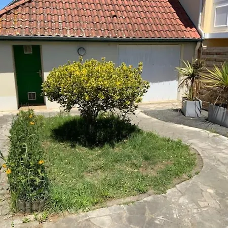 Maisonnette 2/4 Pers-jardin-calme-parking Gratuit * Billere